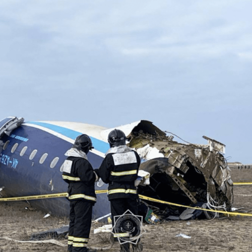 Tragedia aérea en Kazajistán: 67 personas a bordo; 32 sobrevivientes confirmados