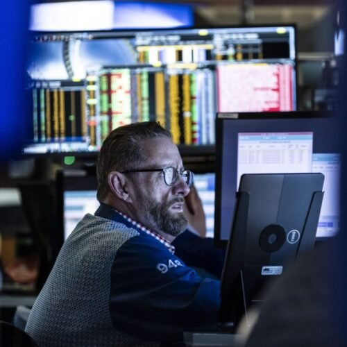 La Bolsa de Nueva York abre con ganancias; Nasdaq y S&P 500 alcanzan nuevos récords