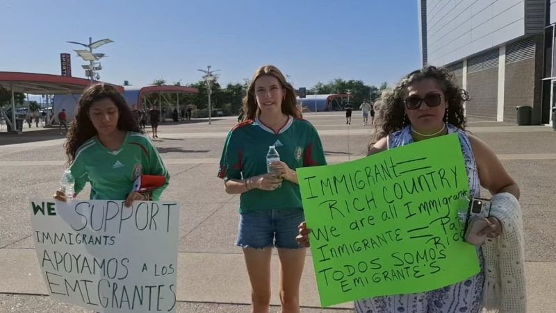 ‘Es una traición a Estados Unidos’: mexicanos en Phoenix protestan contra redadas y políticas antimigrantes