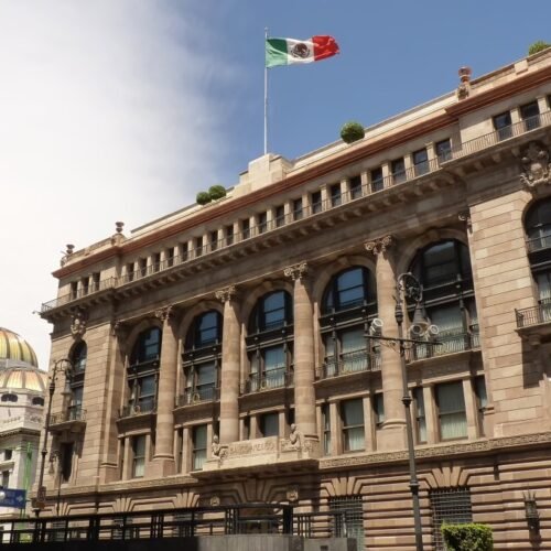 Banco de México recorta de nuevo la tasa de interés en 50 puntos, hasta el 8 %
