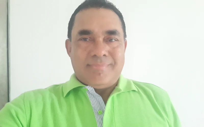Carlos Arturo López Dimas deslumbra con su ópera prima literaria