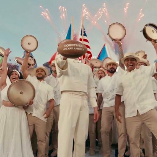 Arma Bad Bunny mega ‘perreo’ latino en show del Super Bowl