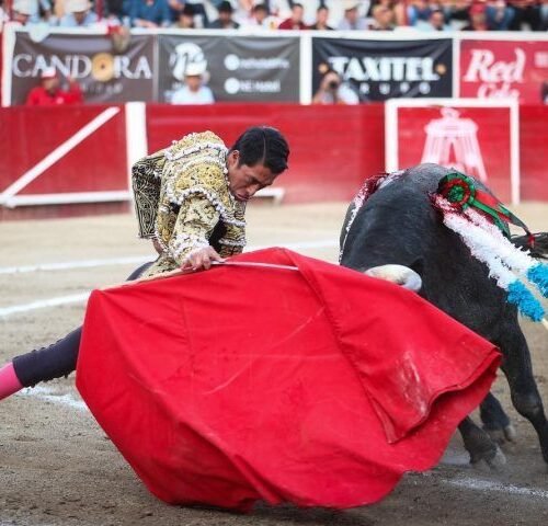 León vibra con la entrega de Guillermo Hermoso de Mendoza en “La Luz”, de León