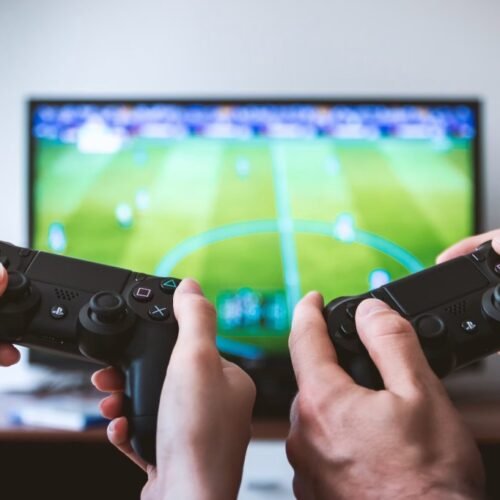 La forma más inteligente de equilibrar la creación de prototipos con IA y la revisión humana en la creación de videojuegos